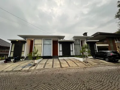 Villa Istana Bunga Amethyst V-09 5 Bedroom With Private Pool, Billiard and Karaoke Set Hotels in Jambudipa