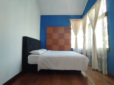 Villa Lily Trinity Hotell i Cigugur Girang