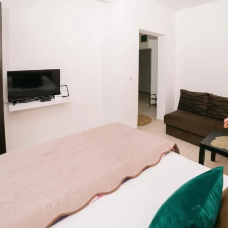 Comfort Apartment with Sea view & Pino