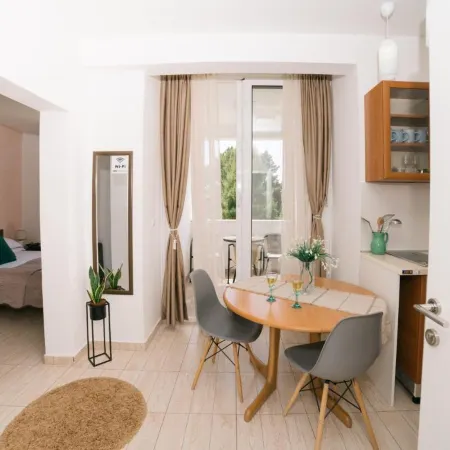 Comfort Apartment with Sea view & Pino