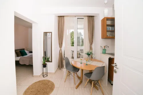 Comfort Apartment with Sea view & Pino - Homestays