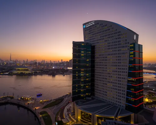 InterContinental Hotels DUBAI FESTIVAL CITY by IHG Отели рядом с достопримечательностью «Торговый центр Mirdif City Centre»