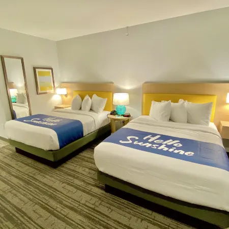 Days Inn & Suites by Wyndham Beaumont West / I-10 & Walden
