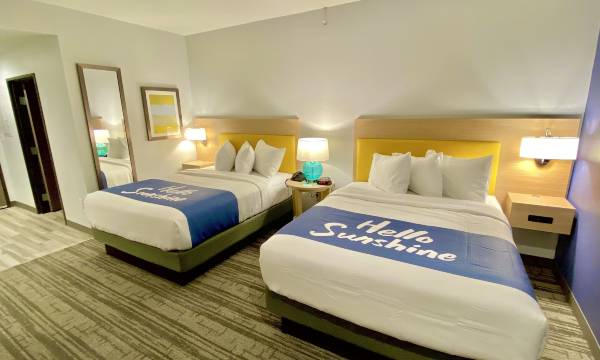 Days Inn & Suites by Wyndham Beaumont West / I-10 & Walden