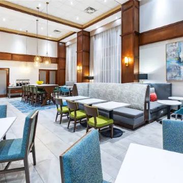 Hampton Inn & Suites Houston Heights I-10 Отели рядом с достопримечательностью «Менил Коллекшен»