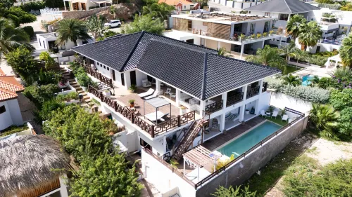 Beautiful Villa with Pool Near the Beach for Groups - 2-Star