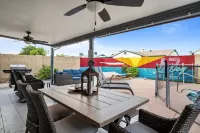 Glendale Retreat: Heated Pool, Golf, Gameroom, Bar