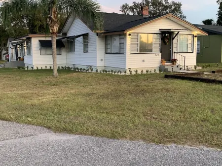 Bungalow Close to Lake Dora, Big House, Fishing, Mt Dora and Downtown Tavares