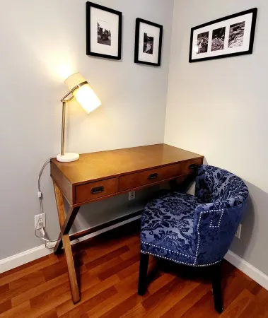 2nd Street Retreat: Private Cottage in Downtown Bentonville