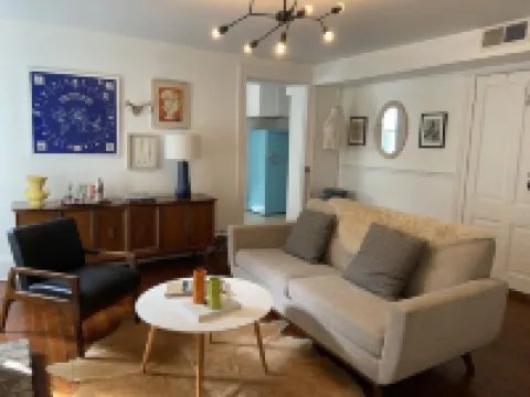 Stylish Apartment walk to Forsyth Park King Bed