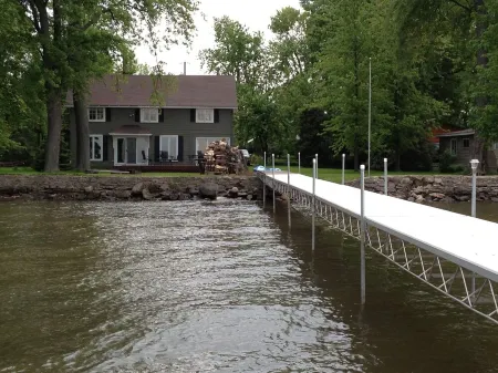 Cozy Lake Winnebago Cottage: Shallow Sandy Shore, Close to Eaa & Packers Games