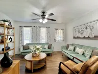 Newly Renovated Charming 3-bedroom house in Marksville - Sleeps 10