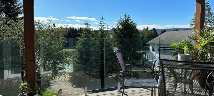 Eagle’s Nest River and Mountain View.  Walking Distance to the Airport. Hotels in Juneau