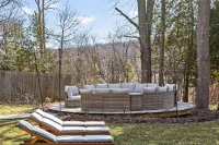 Pineapple Lake House: Pet-Friendly, Waterfront Getaway with Wi-Fi