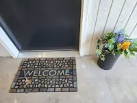 Nice Detatched Garage Studio Apartment Minutes from everything!Private Entrance! Hotels in 