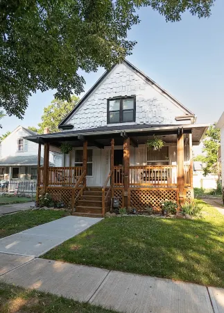 Stylish Home Min from Lake, DWTN and Stadium