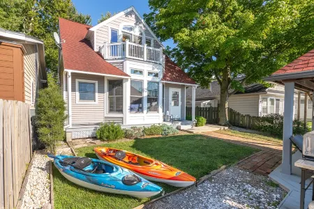 Best Sunsets on Indian Lake. Perfect for Fall & Winter Escapes! Close to Skiing.