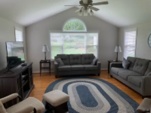 Updated home with fenced yard, dog friendly, 15 min to downtown Greenville! Hoteles en Mauldin