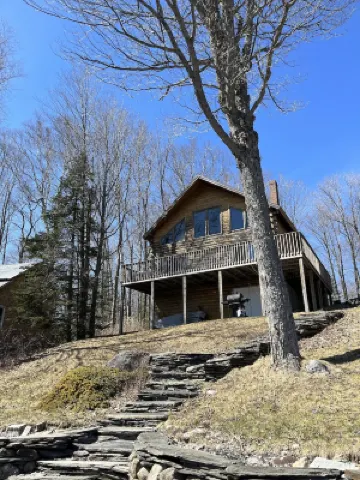 Relaxing waterfront cabin getaway in the Groton State Forest