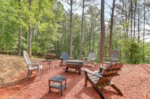 Peaceful and pristine newly built cabin perfectly located near the Ocoee River