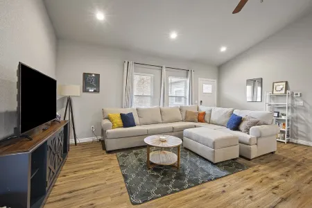 Peaceful retreat w/2 king beds + bunk beds