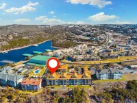 Luxurious Condo with unobstructed access to Table Rock Lake