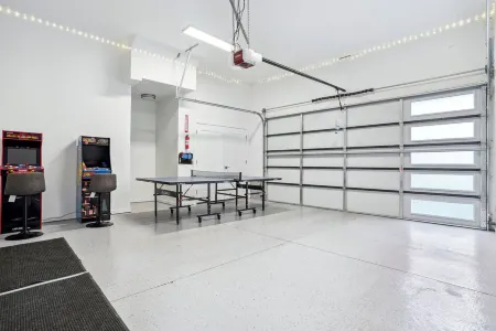 Superb 4-bedroom townhome in Provo with AC, WiFi Отели в г. Прово