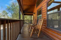 Buck-Eye Hollow 2 bedroom, 2 bath, fire pit, hot tub!