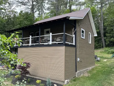 Recently renovated, country setting, short walk to town and beach
