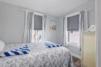 Steps from Hampton Beach and all entertainment! 2 bedrooms, pet friendly!