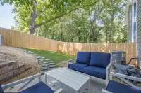 ★ NEW HOME w/KING BED ♥ HOT TUB in UPTOWN | SYLISH & FUN ★ Hotels near Walgreens