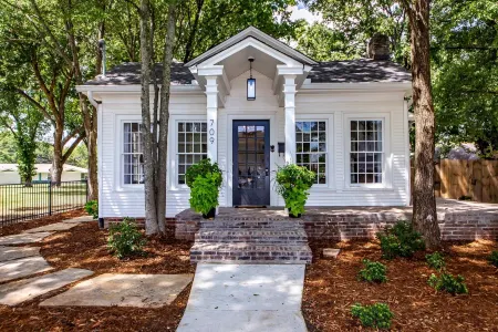 Hip and Historic Home Awaits You!  Stroll downtown/Steps away from UCA and CBC