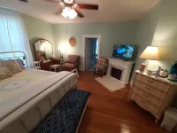 Victorian Spa EnSuite @ Nottingham PL, King Bed, Jacuzzi Near UVa-Wise & Main St