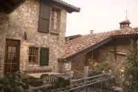 Holiday Home from the 15 century in the historic centre of Muslone Hotels in Gargnano