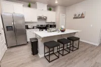 Edmond Oasis: Luxury Retreat w/ Massage Chair and Infinity Game Table Hotel a Edmond