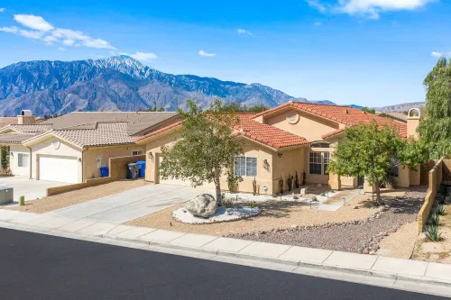 NEW! Mountain Views, Saltwater Pool&Spa, Firepit and Outdoor BBQ and bar area