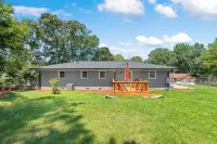 Serenity on Stroud: Fire Pit + Games + Fun Hotels near New Hans Chinese Restaurant