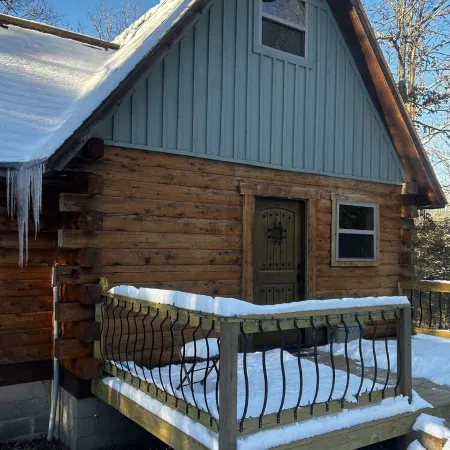 Beautiful country cabin on a natural spring creek!