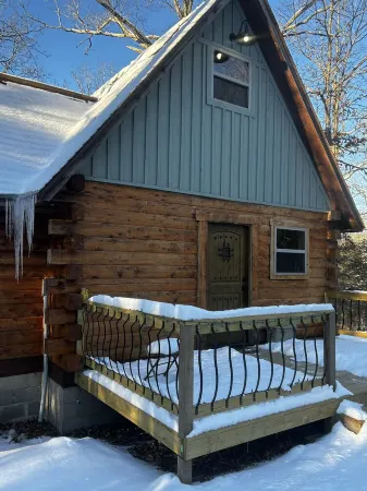 Beautiful country cabin on a natural spring creek!