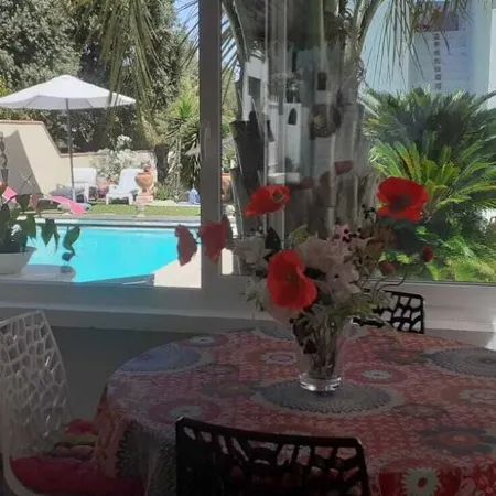 Small 30m2 house for 2 people on private property with swimming pool