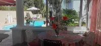 Small 30m2 house for 2 people on private property with swimming pool