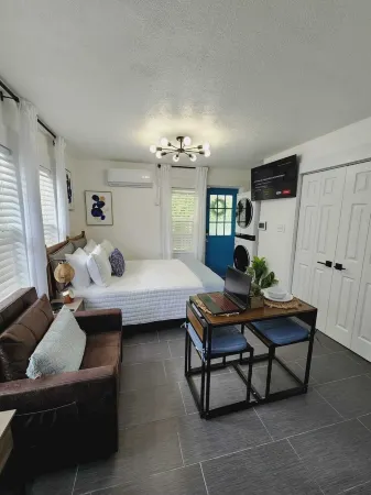 Azul Relaxing Studio In Mineral Well Texas