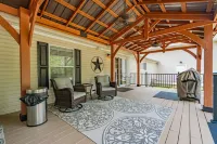 Secluded, private get away.  Short walk to the beach down a private trail. Hotels in Sherman-Denison