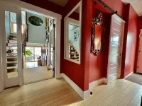 Private Contemporary Artist's Tree House on two acres with perennial gardens. Hotels in Cape Elizabeth