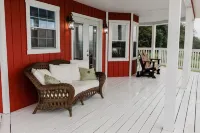 Wrap Around Decks w/Beautiful View & Hot Tub
