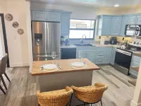 Amazing bohemian house with a pool in a very nice neighborhood Hotels in Sunrise