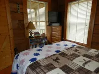 Rumples Retreat at Highland Hideaways - Arcade - Private Drive-in Theater