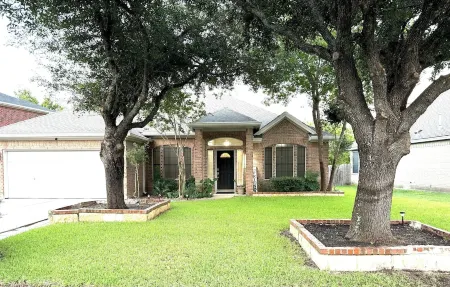 Spacious 4-bedroom house in charming Pflugerville/Round Rock with WiFi, AC