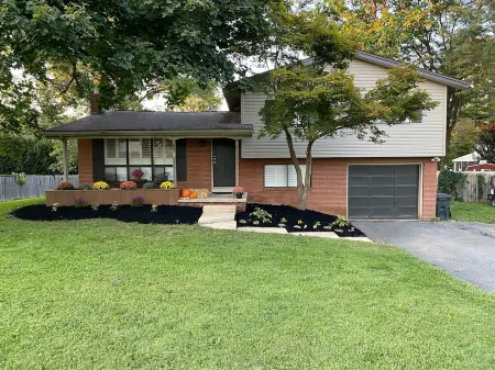 Home away from Home, Welcome to Lancaster County Отели рядом с достопримечательностью «Landis Homes»