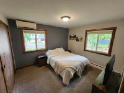 Gorgeous 5 bed Remodel near Downtown Hudson for Groups! Hotels in Hudson